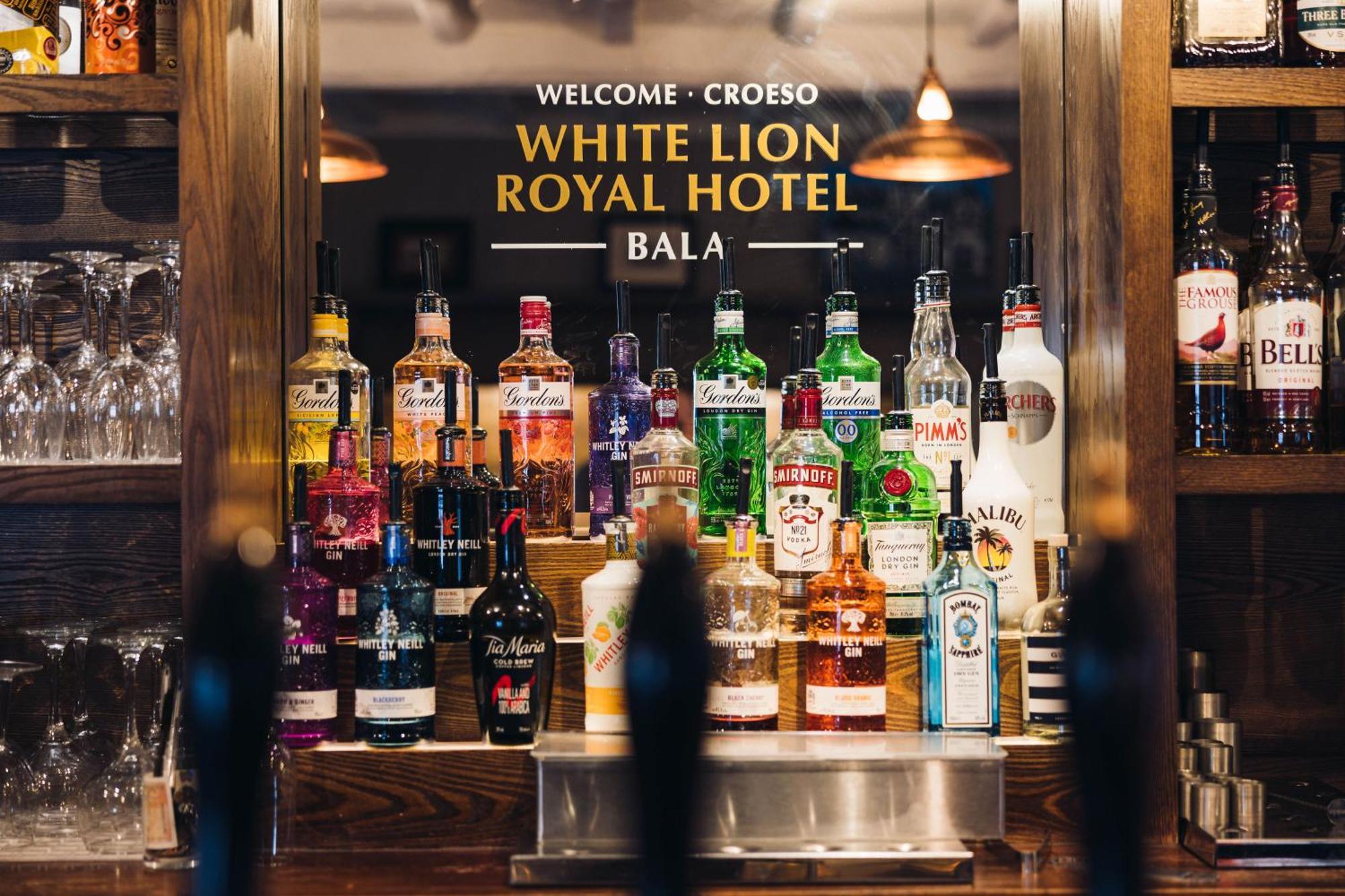 White Lion Royal Hotel Bala Luaran gambar
