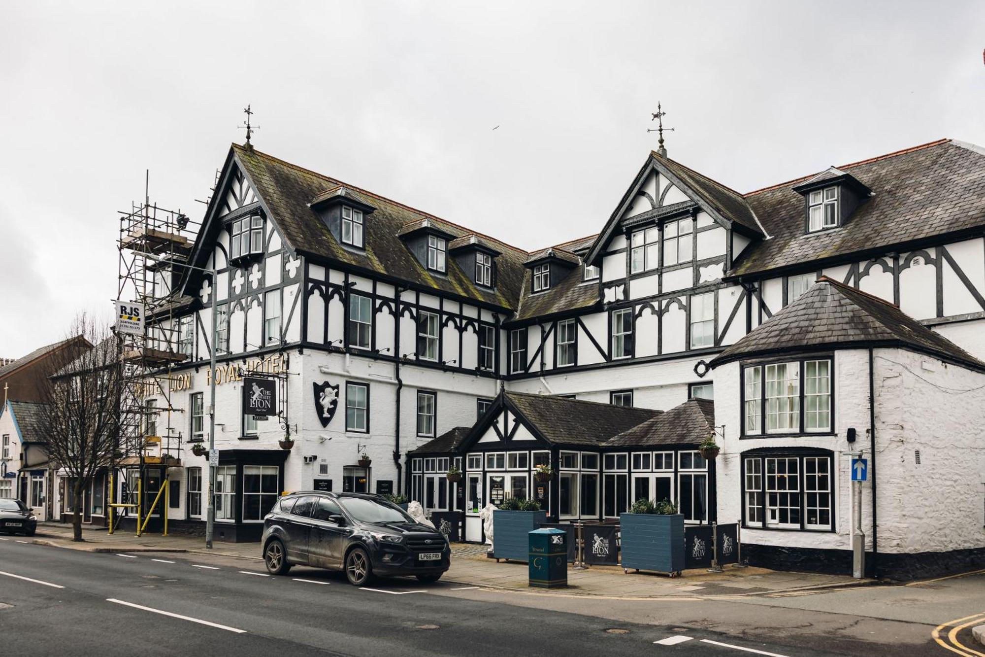 White Lion Royal Hotel Bala Luaran gambar