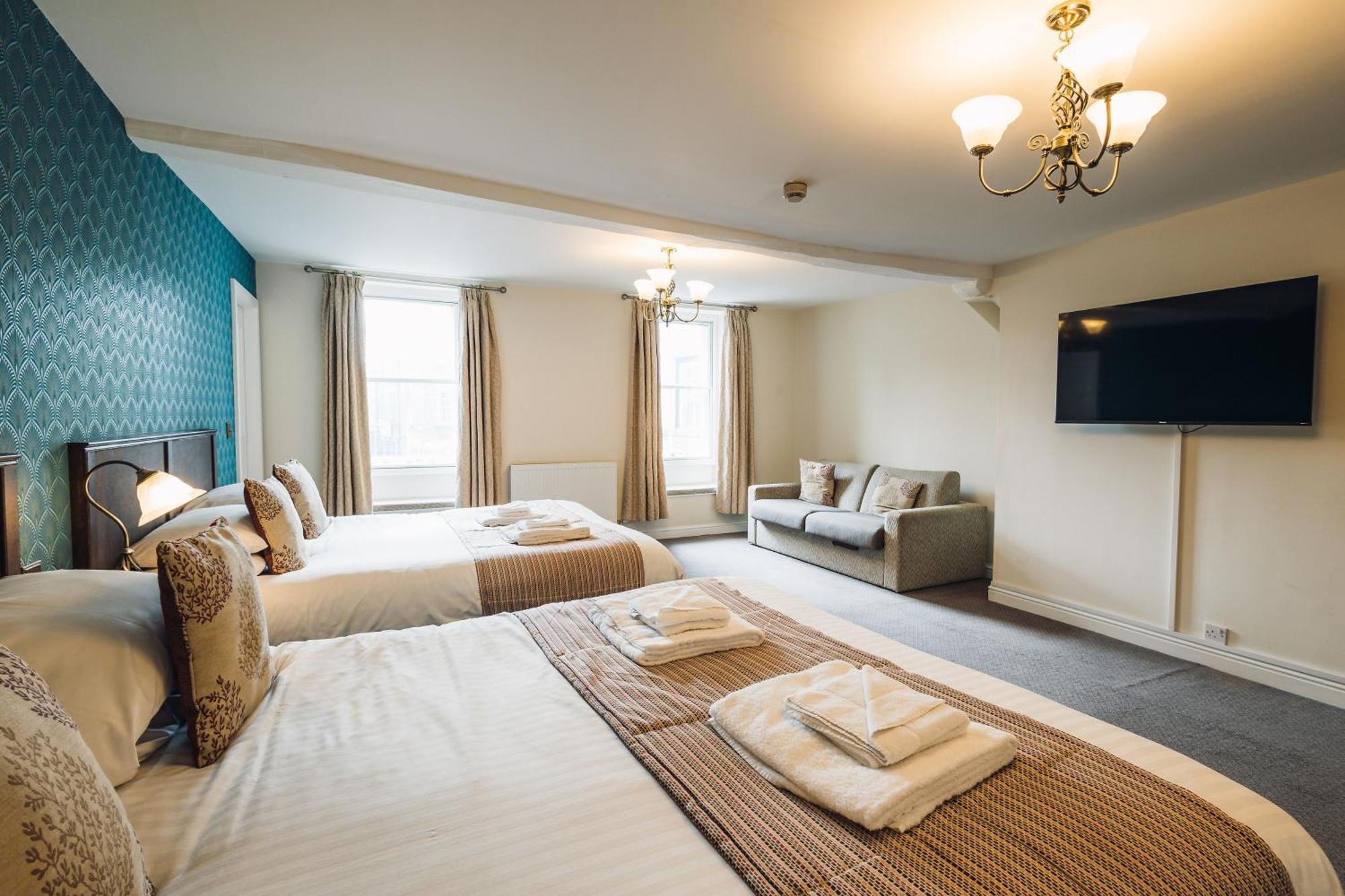 White Lion Royal Hotel Bala Luaran gambar