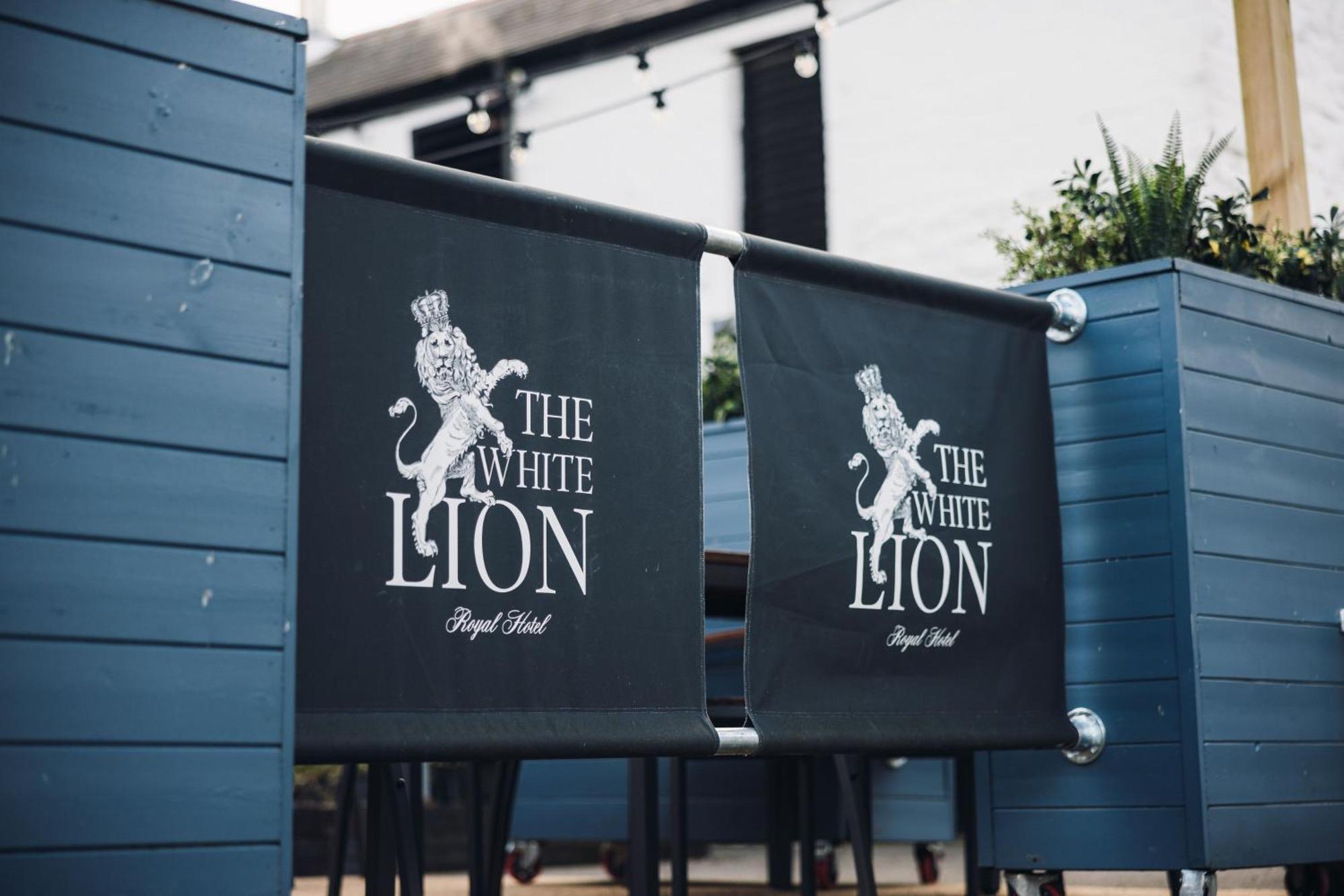 White Lion Royal Hotel Bala Luaran gambar