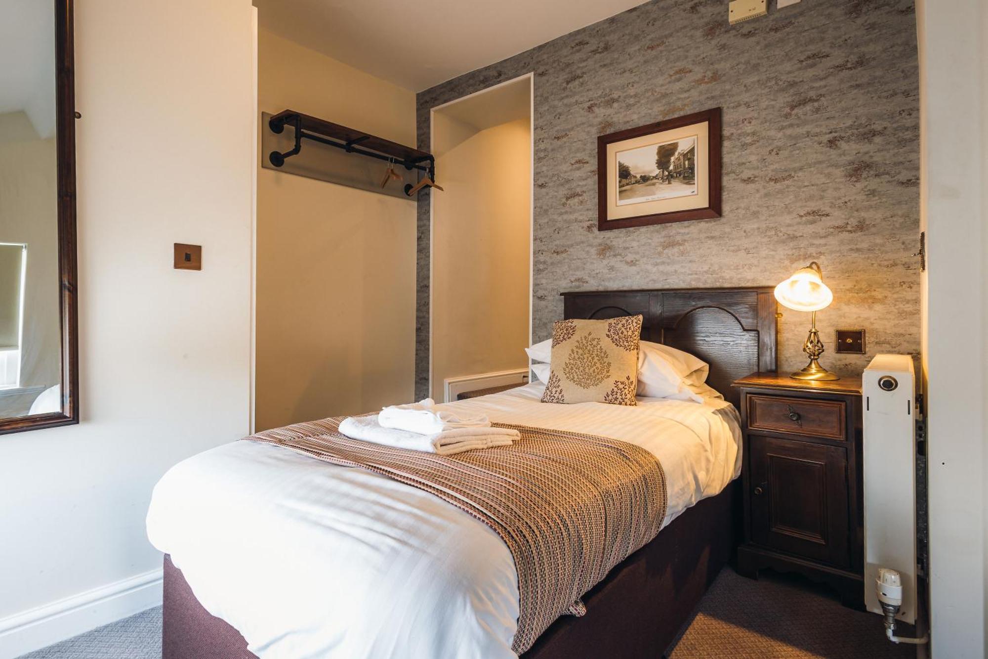 White Lion Royal Hotel Bala Luaran gambar