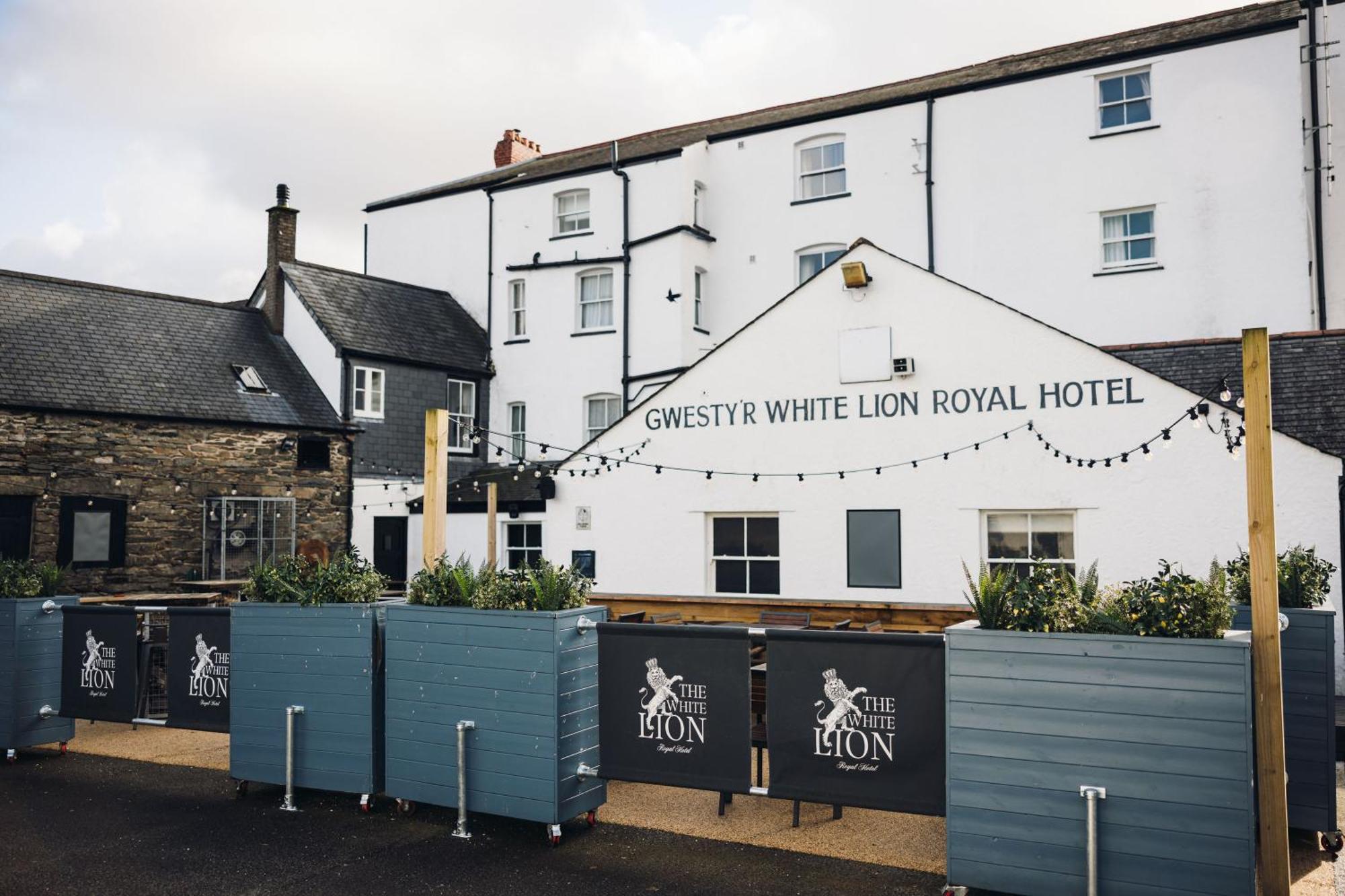 White Lion Royal Hotel Bala Luaran gambar