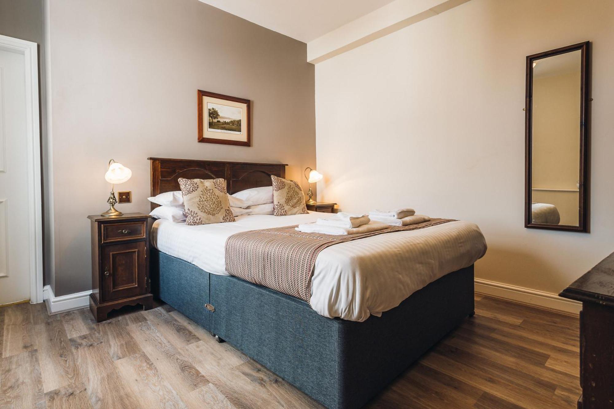 White Lion Royal Hotel Bala Luaran gambar