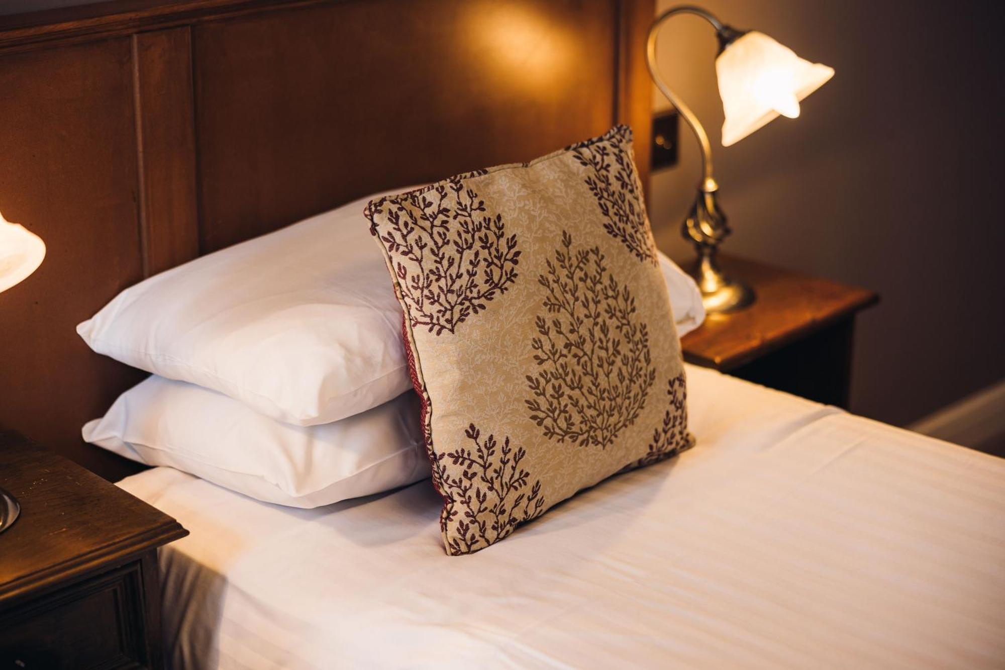 White Lion Royal Hotel Bala Luaran gambar