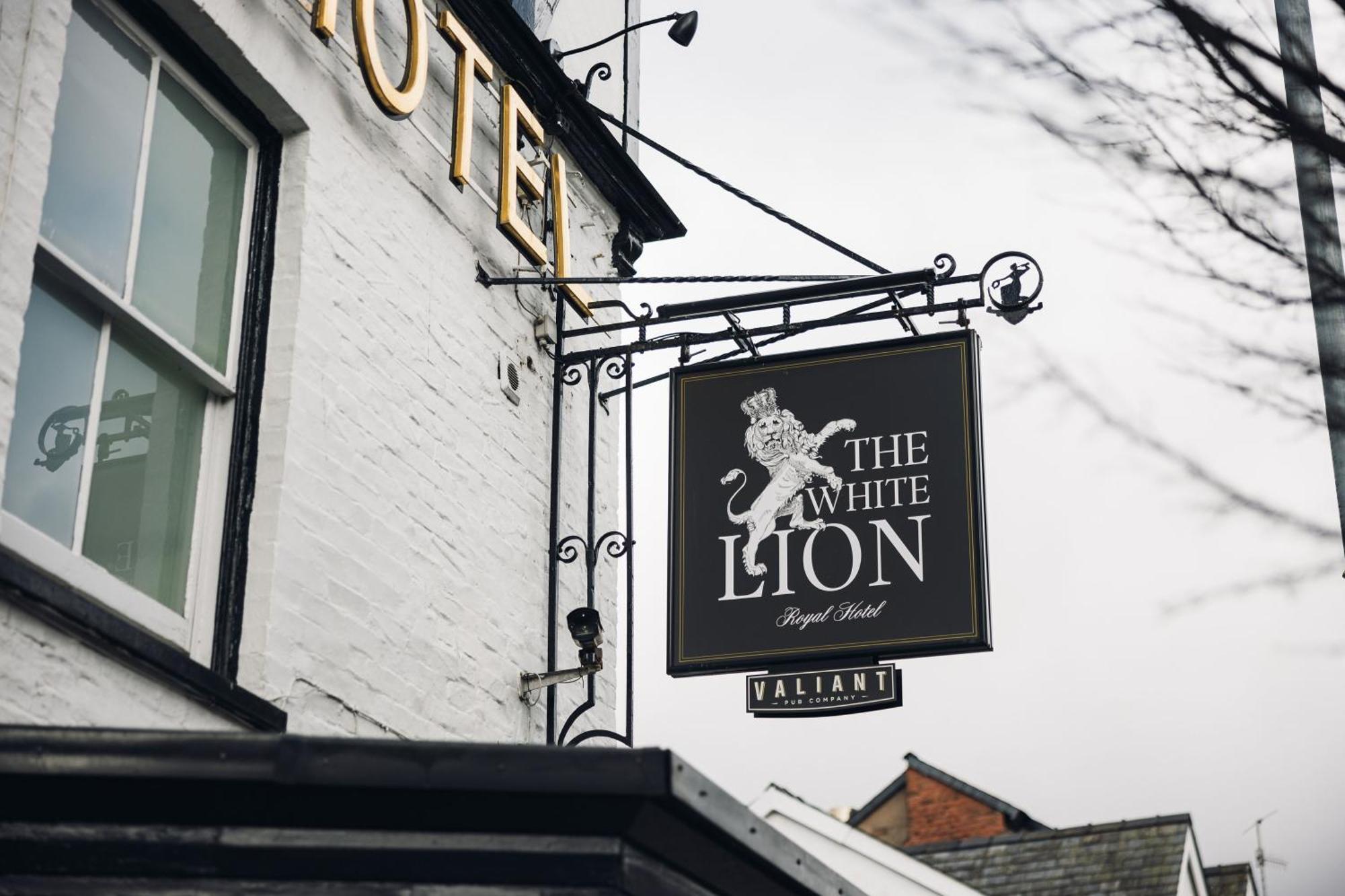 White Lion Royal Hotel Bala Luaran gambar